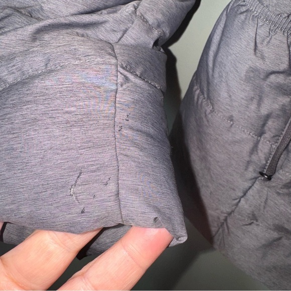 The North Face Women’s Medium Gray Puffer Jacket‎ 550 - Picture 2 of 10